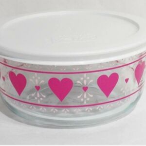 Pyrex 4 Cup Glass Pink Hearts with White Lid Food Storage Container
